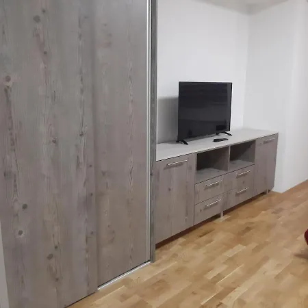 Small 1 Bedroom 1 Bathroom In The City Center *